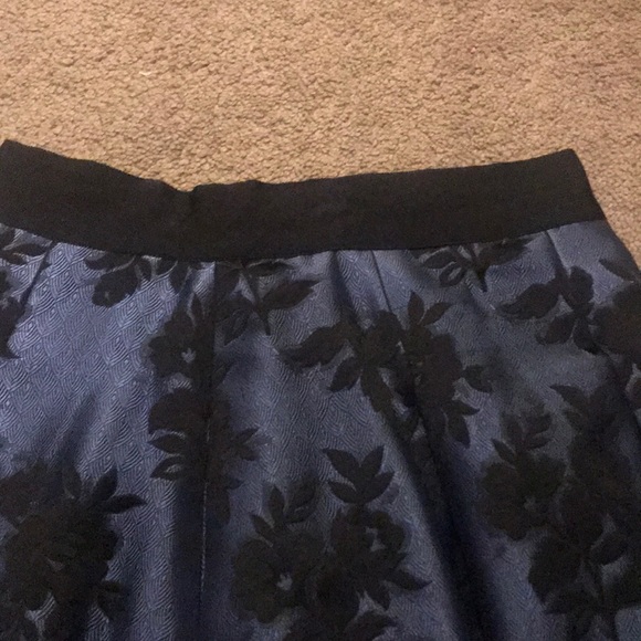 Stunning skirt - Picture 3 of 6